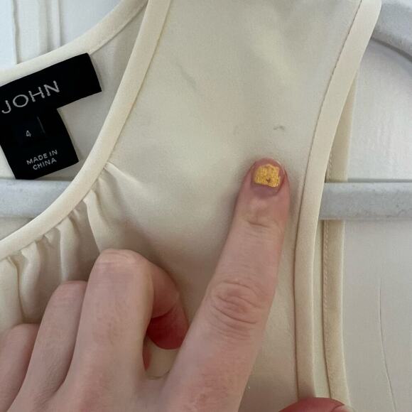 St. John Women's 4 100% Silk Off White Cream Tank Blouse Sheer Keyhole Back Flaw - Picture 10 of 11